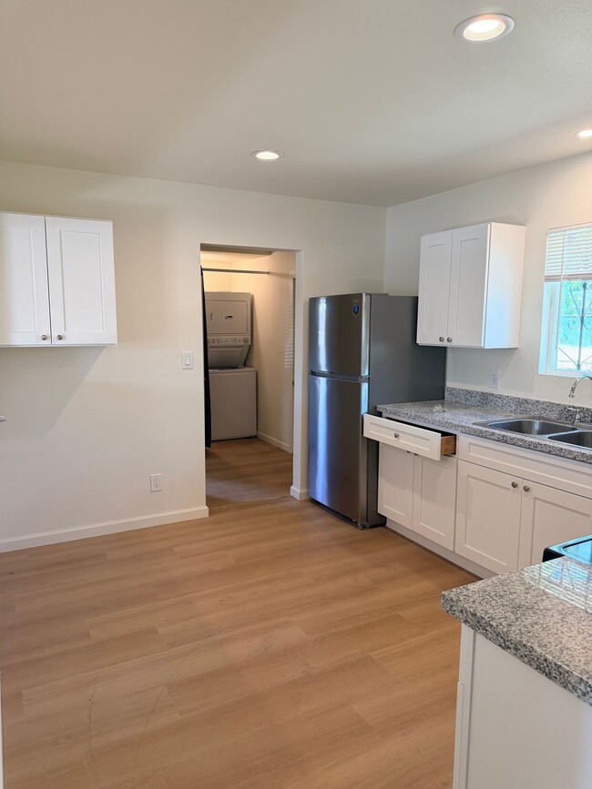 Photo - 824 W Valencia Ave