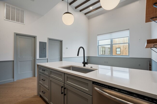 Building Photo - 2212 1st Ave N