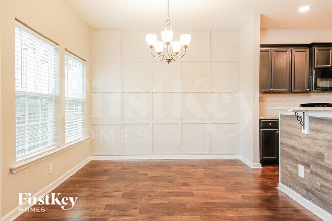 Photo - 732 Redbud Ln