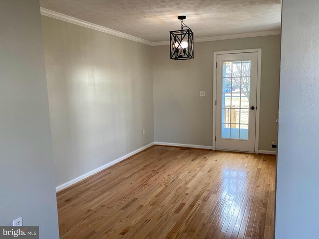 Photo - 142 Surrey Club Ln