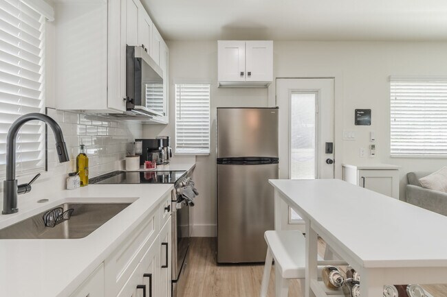 Photo - 2710 Amherst Ave Unidad ID1018188P