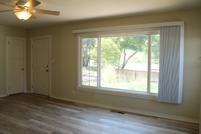 Photo - 1010 S Cloverdale Blvd