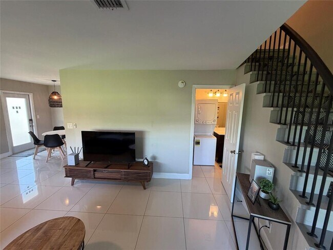 Photo - 608 NE 29th Dr