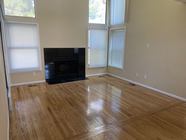 Photo - Beautiful 3 Bedroom 2 Bath Townhome Close to the Mountains!!
