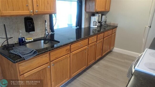 Photo - 925 S K St