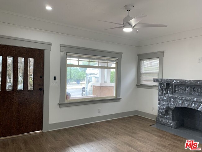 Photo - 1416 W 46th St
