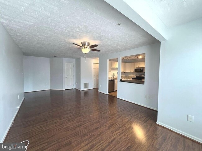 Building Photo - 689 Winding Stream Way Unit 204 Rental