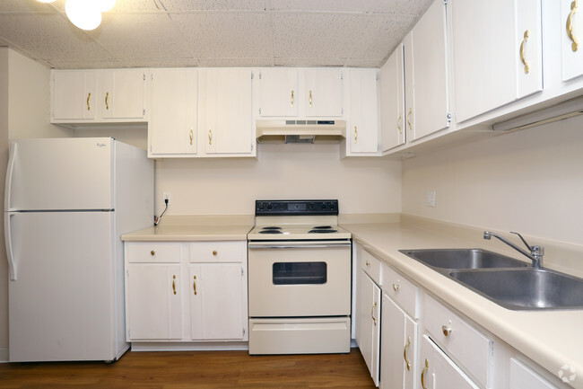 Lorlyn of Batavia Apartments For Rent in Batavia, IL | ForRent.com