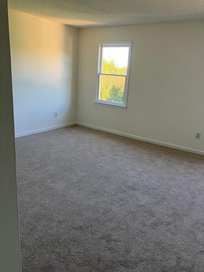 Photo - Two bedroom renovated townhouse in Oak Rid...