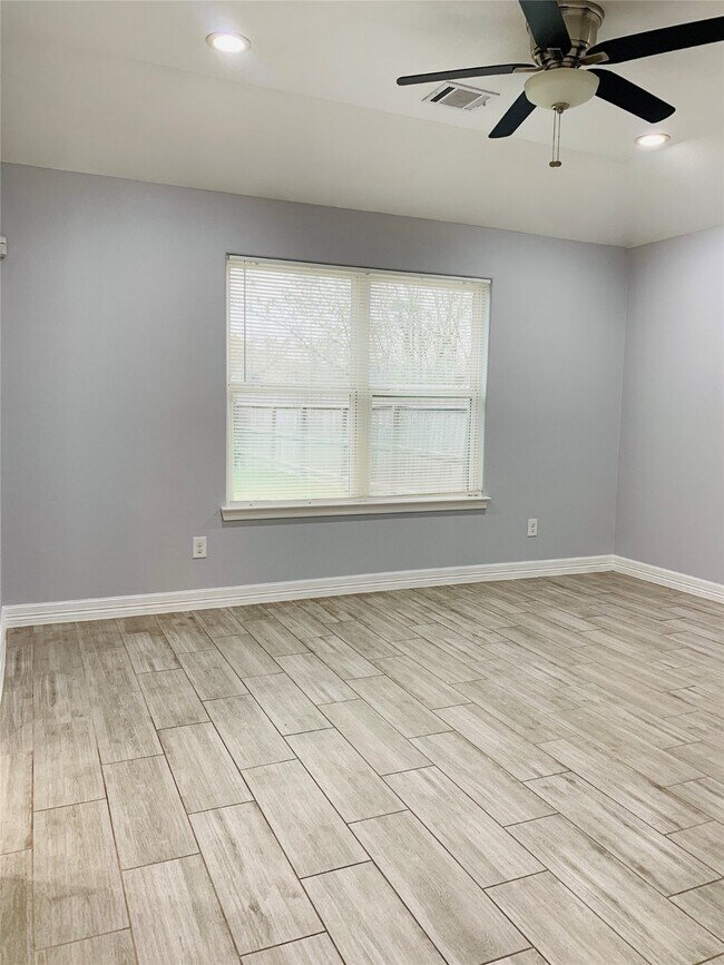 Photo - 4734 Branch St