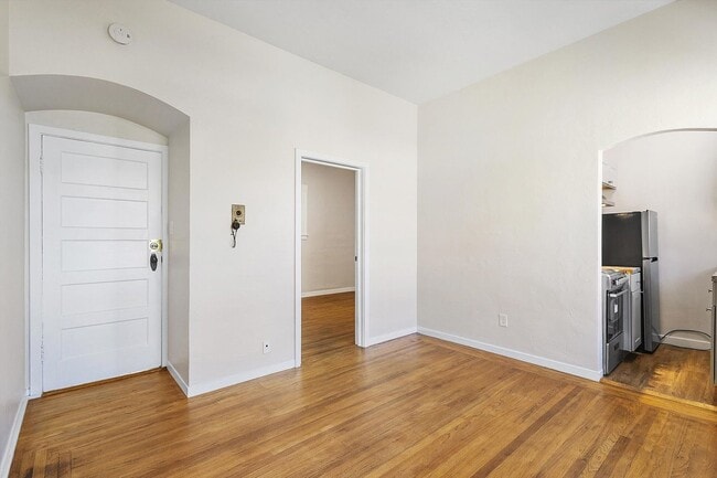 Photo - 2318 Santa Clara Ave Unit 2318 Santa Clara Ave #E - LU