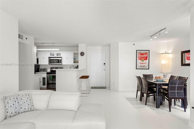 Photo - 19555 E Country Club Dr Unidad 8208