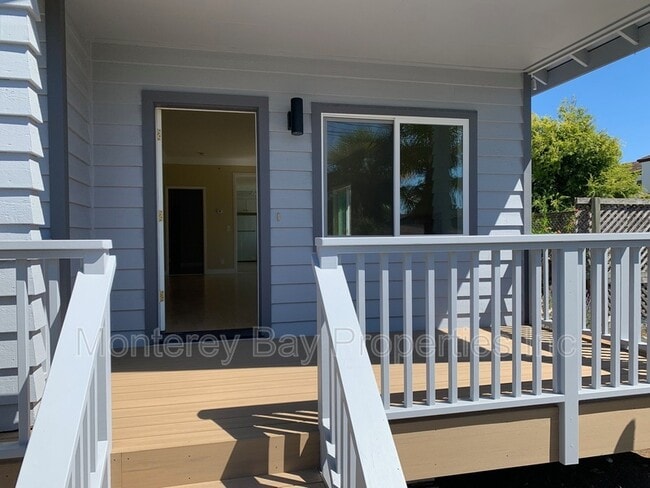 Photo - 1715 Matthews Ln