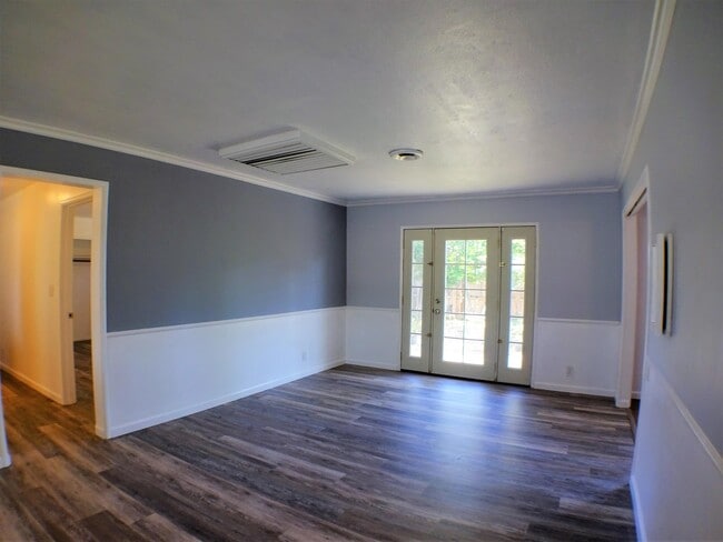 Photo - 708 Douglas Ln