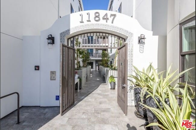 Photo - 11847 Kiowa Ave Unidad 202