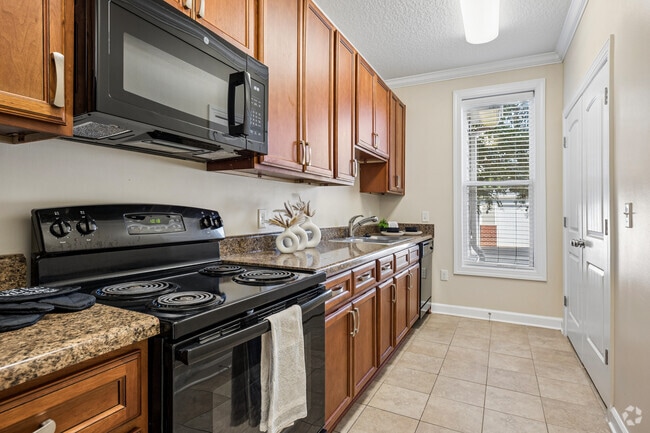 1BR, 1BA - 781SF - Kitchen