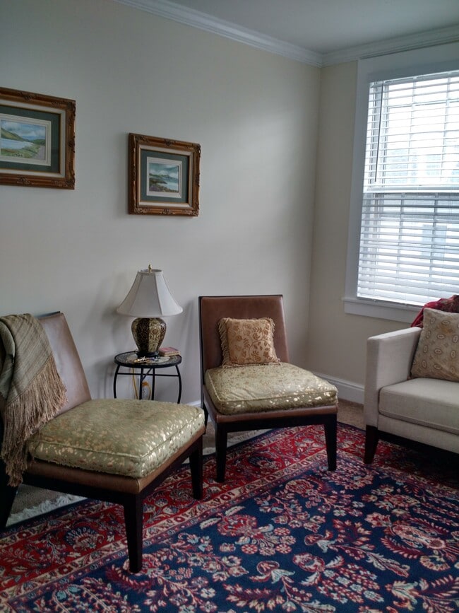 Building Photo - 405 The Hill Unit #1