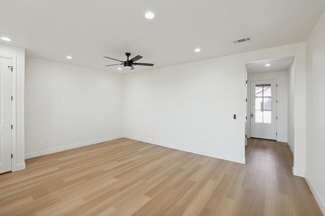 Photo - 10374 Tierra Santa Dr Unidad 10374 Tierra Santa C