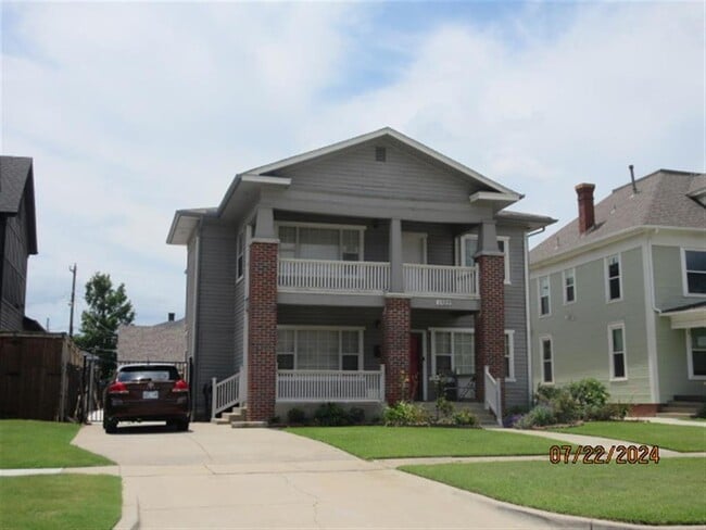 Building Photo - 1322 NW 17th St Unit 2