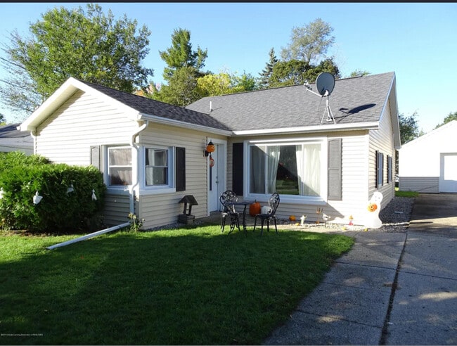 Building Photo - 814 Bostwick St S Rental
