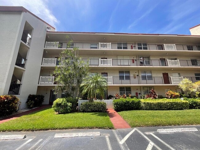 Building Photo - 300 Captains Walk Unit 101