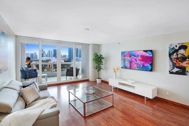 Building Photo - 1717 N Bayshore Dr Rental