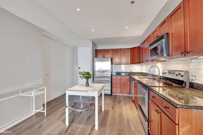 Photo - 1660 N La Salle Dr Unit 4006
