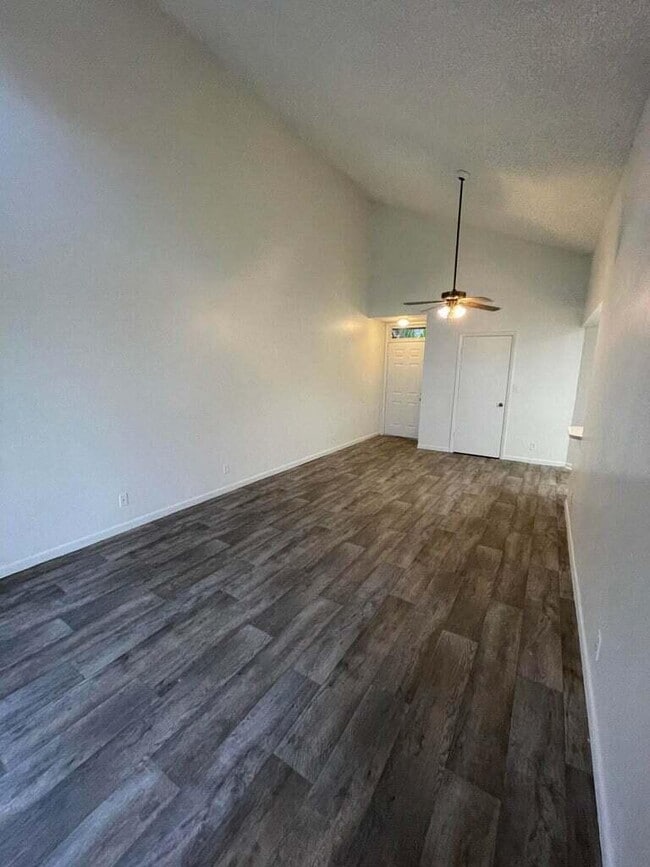 Photo - 211 Lake Pointe Dr Unit 207