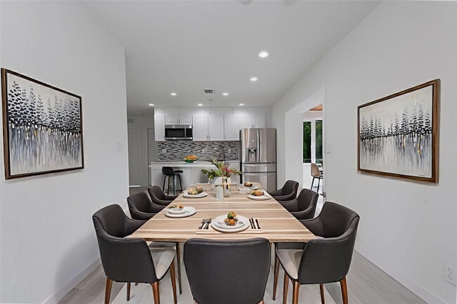 Photo - 713 SW 4th Ct