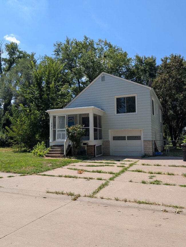 Building Photo - 731 SW Wayne Ave Rental