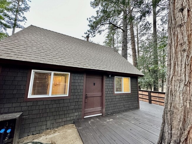 Photo - 2 Bedroom Cabin in Town
