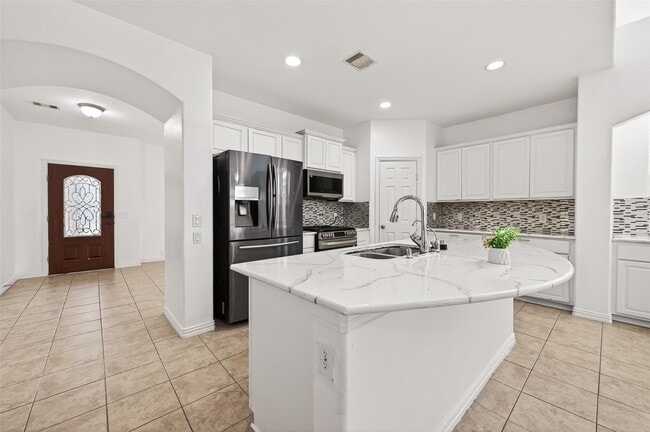 Building Photo - 5519 Jay Thrush Dr