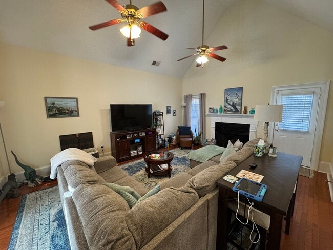 Photo - 3BR Beauty on the Eastside!