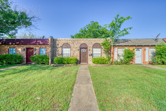 Photo - 1606 Leona Dr Townhome