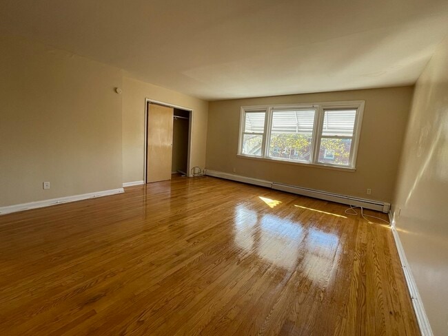Building Photo - 28 McAdoo Ave Unit 2 Rental