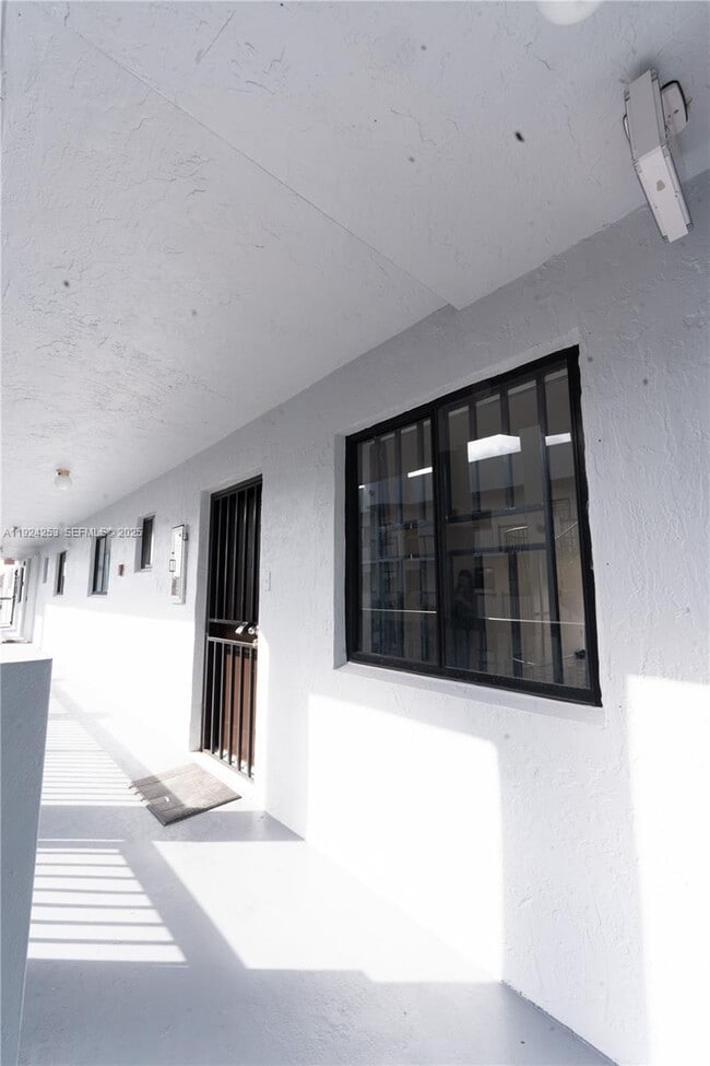 Building Photo - 5300 W 21st Ct Unit 311