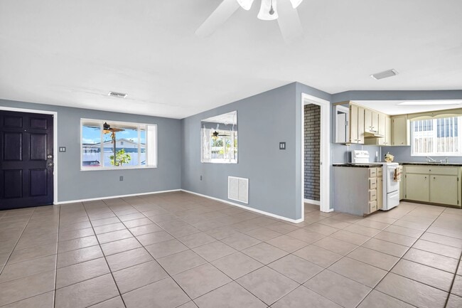 Photo - 1415 Yale Dr