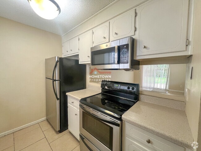 Building Photo - 2-Bed Townhouse off of Olive Road Unit Apt A