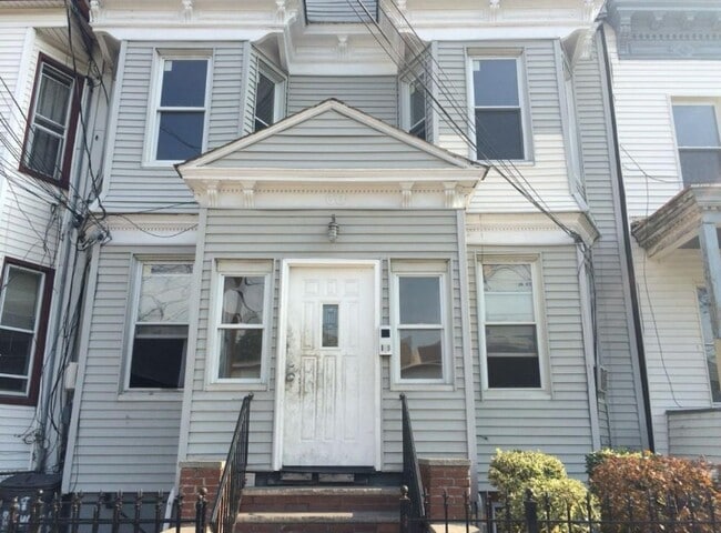 Building Photo - 68 Rose Ave Rental