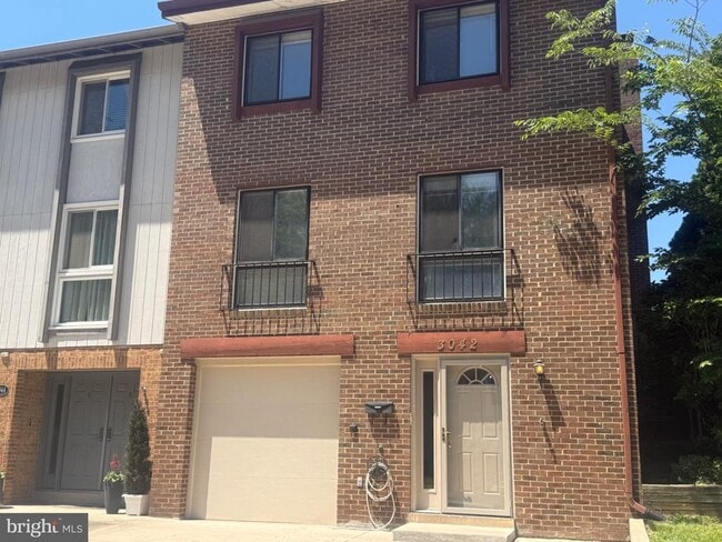 Building Photo - 3042 Mission Square Dr
