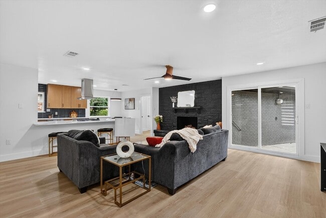 Photo - 1104 Westwood Dr