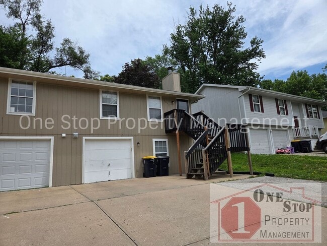 Building Photo - 3 Bedroom 1.5 Bathroom Duplex with 1 car garage in North Kansas City