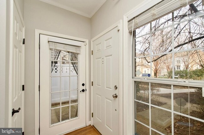 Photo - 2324 Henshaw Pl