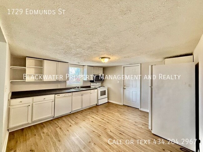 Photo - 1729 Edmunds St