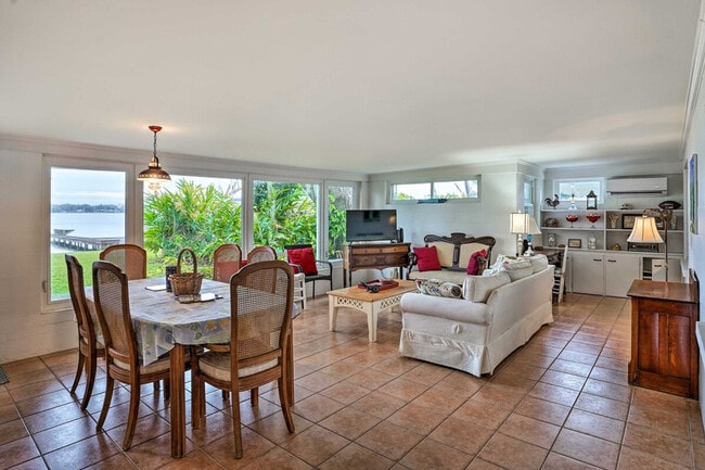 Building Photo - 1630 17th St NW Unit ID1385730P