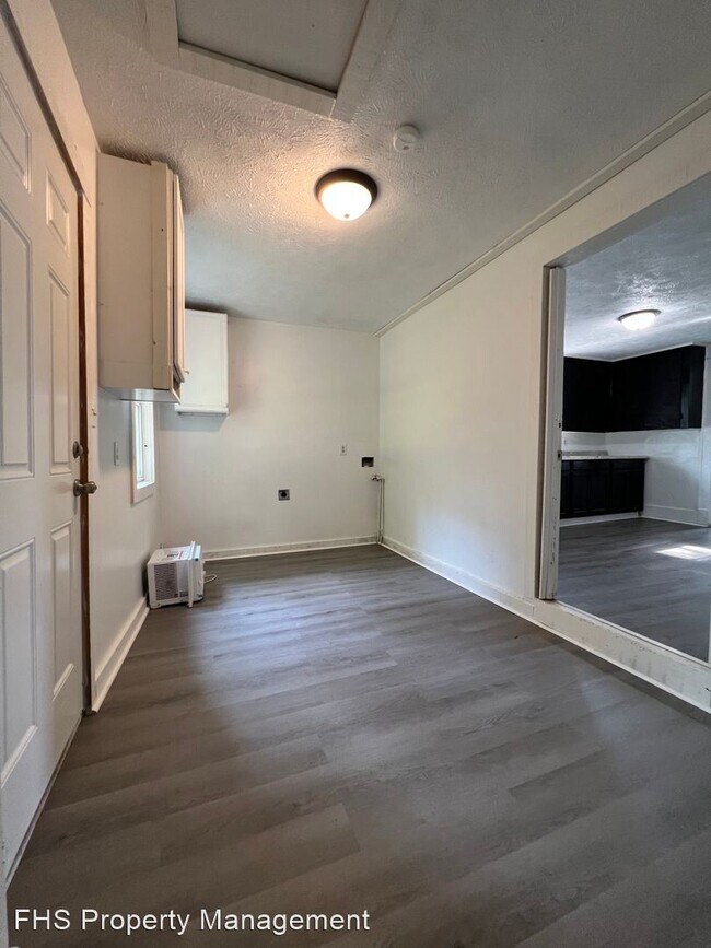 1 br, 1 bath House 2100 W Lee Rental House Rental in Springfield, MO