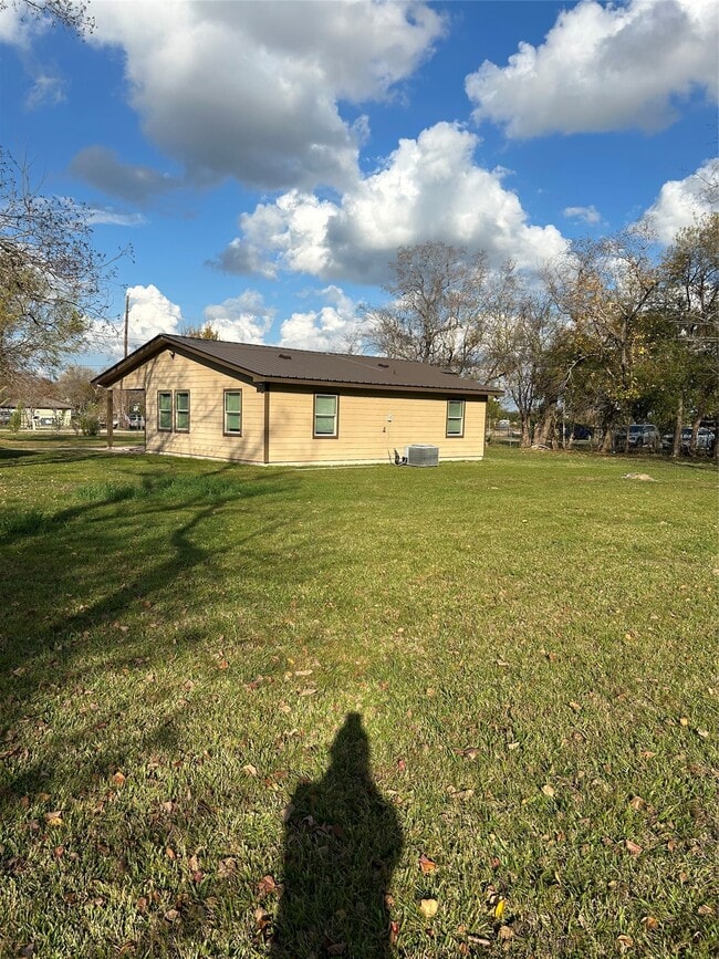 Photo - 16011 Mary Ann Ln