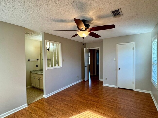 Photo - 812 Beaver Rd