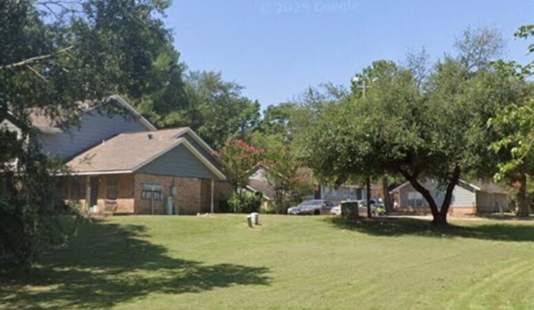 Photo - 1303 Martin Luther King Dr