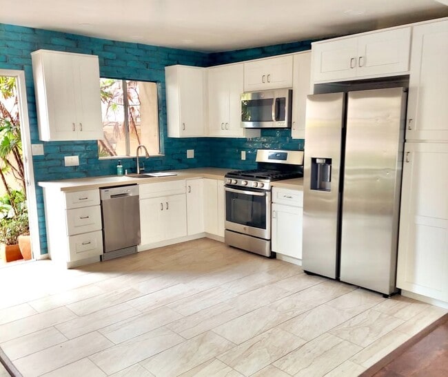 The Dune - Well appointed kitchen - 1026-1036 Gaviota Dr Rental
